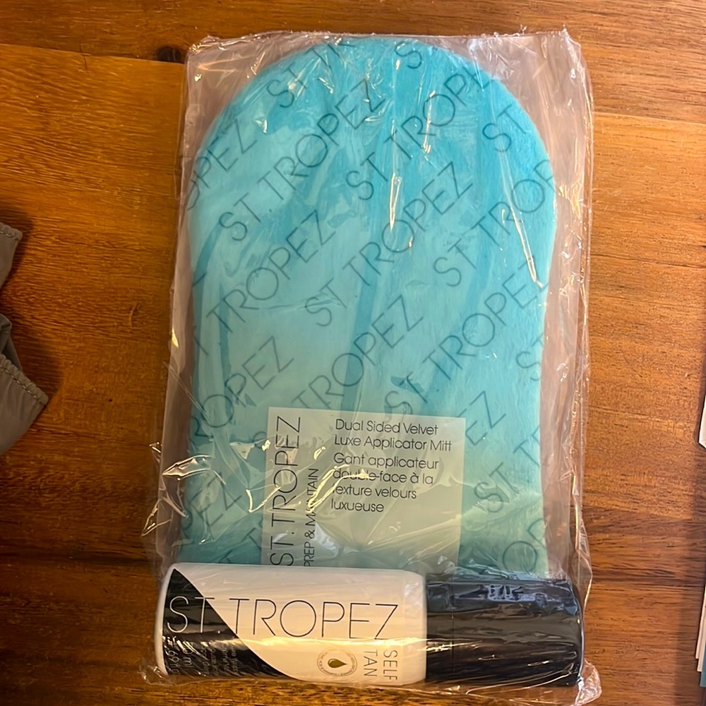 St. Tropez Self Tanning Mousse & Mitt